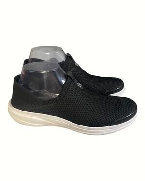 Bzees Women’s Black Clever Knit Lightweight Slip On Sneakers Size-8.5M